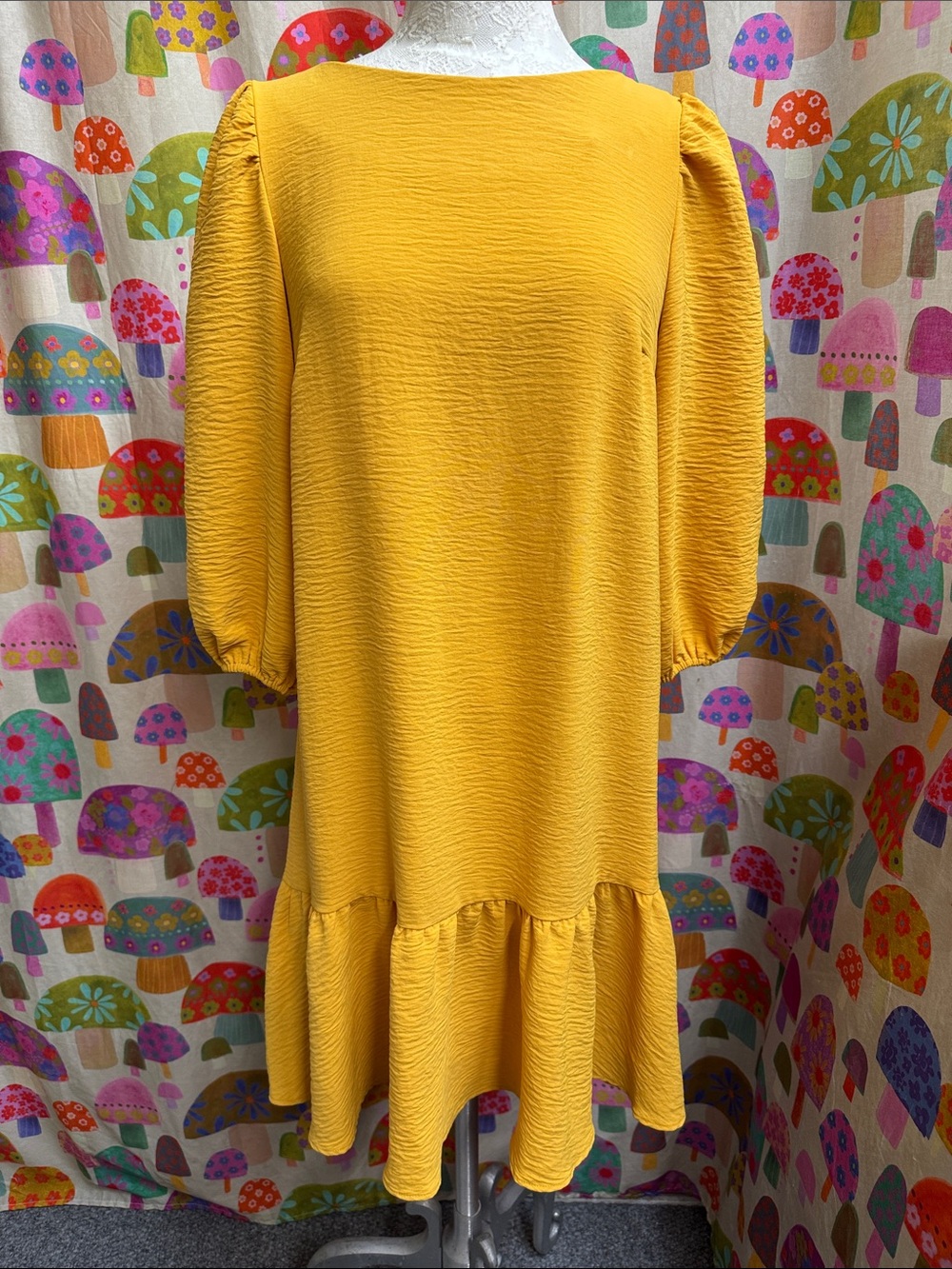 DKNY L/S Midi Dress. Size 6